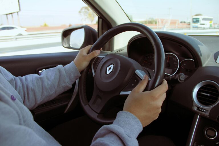 ¿Qué hacer si tu auto se descompone en la carretera?